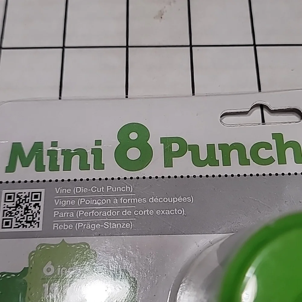 WeR memory keepers Mini‎ 8 Punch NIP
